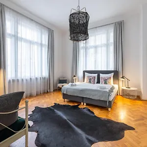 https://apt-charming-1-bedroom-in-the-city-center-of.praguehotelsweb.com